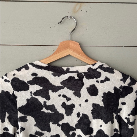 Altar’d State Cow Print Cropped Long Sleeve Top – Size S - Picture 5 of 5